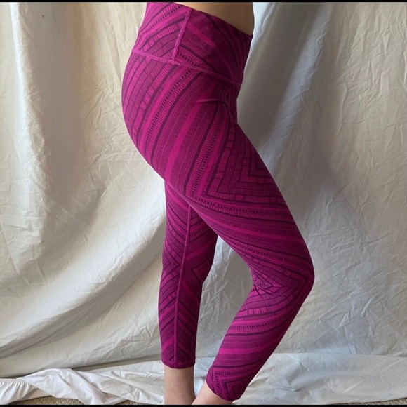 3/$30 Fabletics Cropped Pink Patterned Leggings - Picture 2 of 5